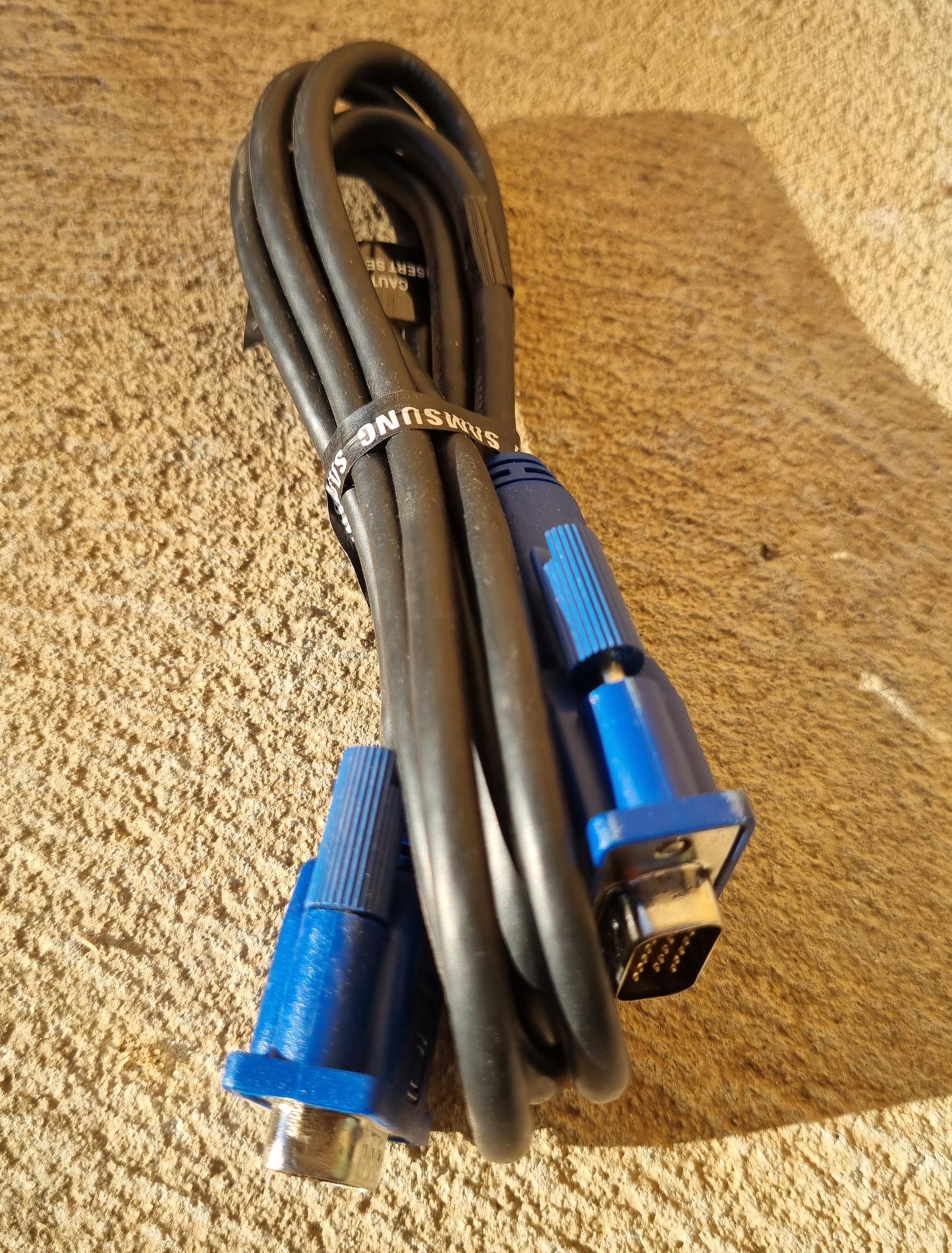 High-Quality VGA to VGA Cable – Reliable Display Connectivity (Second-Hand)