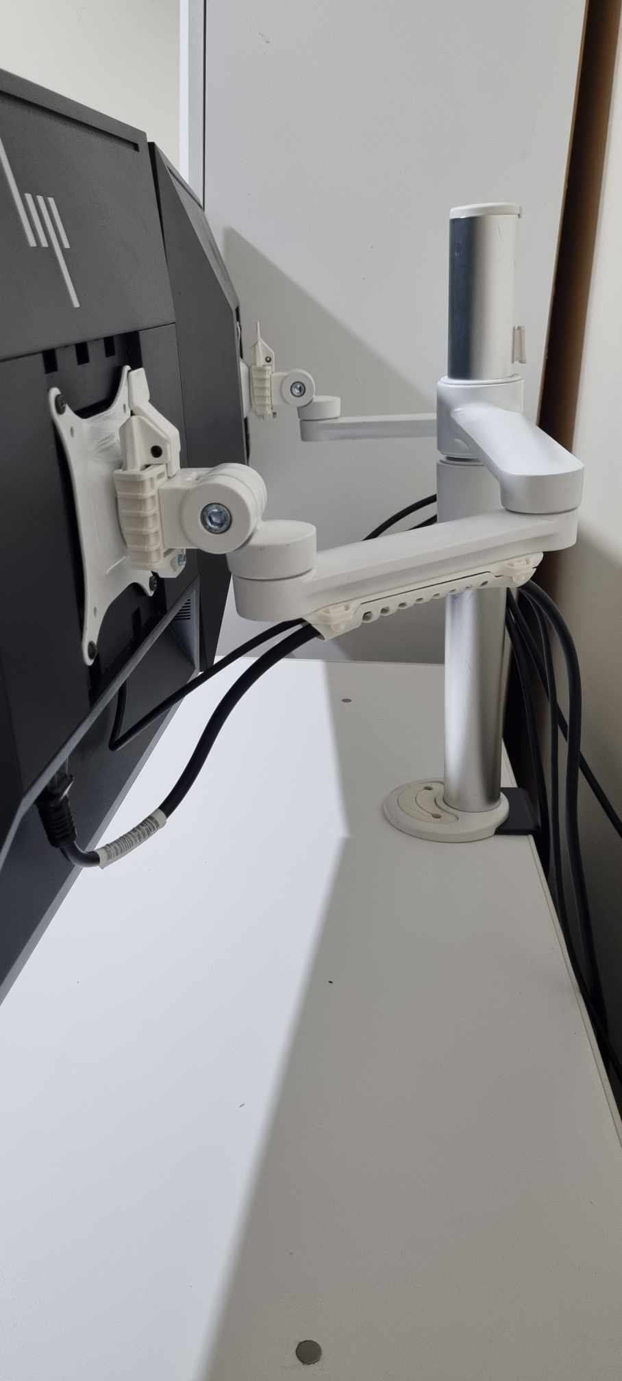 Set of Two HP EliteDisplay E24i G4 Monitors with Dual Monitor Arm – Complete Bundle (Second-Hand)